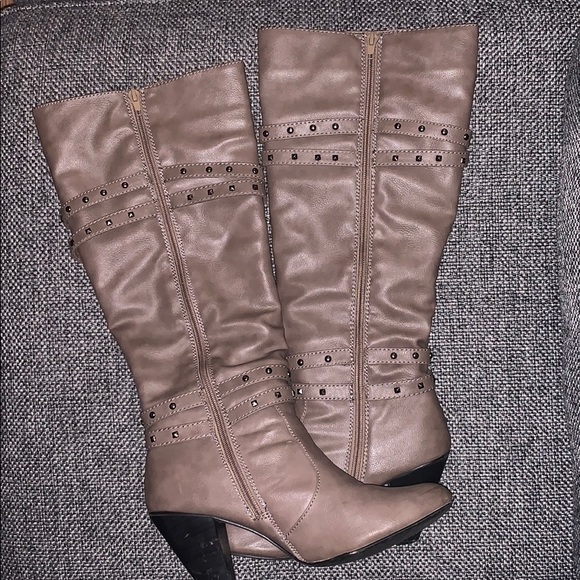 Boot - Picture 2 of 3